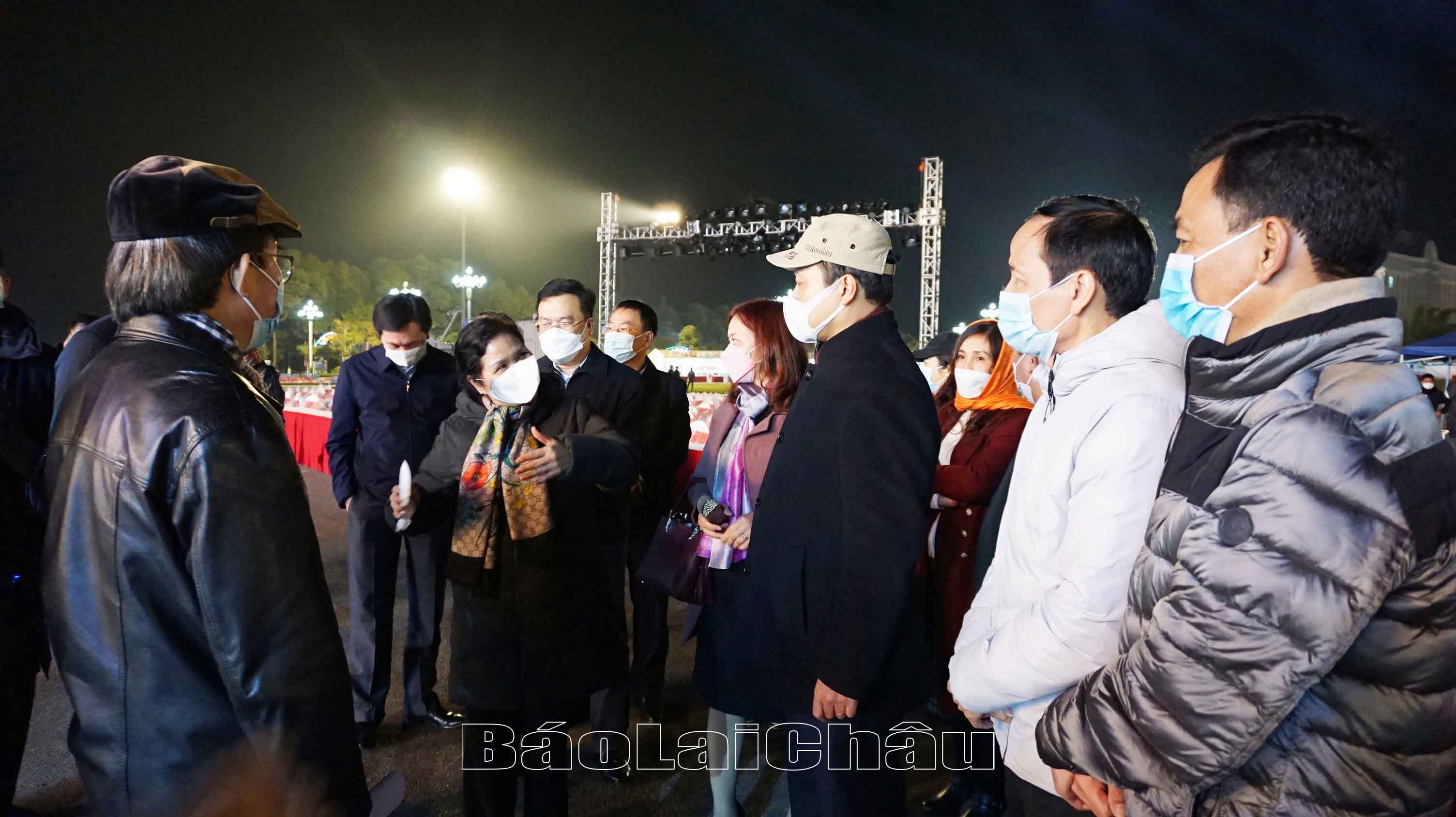 6.	Buổi tổng duyệt Chương trình nghệ thuật có sự tham dự của đồng chí Giàng Páo Mỷ - Ủy viên Trung ương Đảng, Bí thư Tỉnh ủy, Trưởng Đoàn Đại biểu Quốc hội, Chủ tịch HĐND tỉnh.
